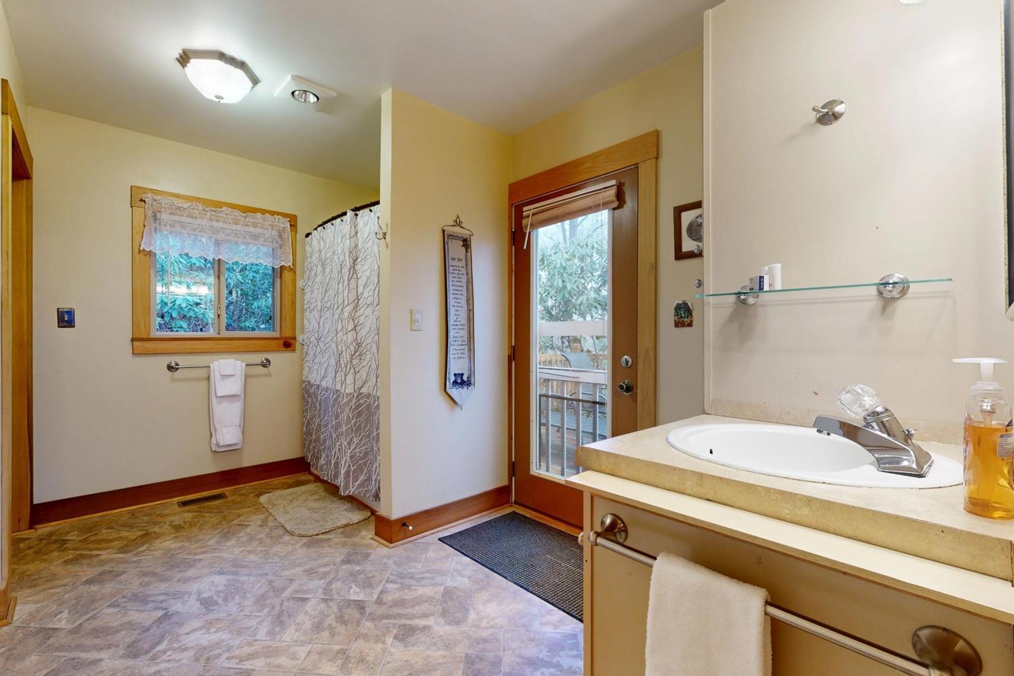 2 Bed 2 Bath Vacation Home In Whittier V エクステリア 写真
